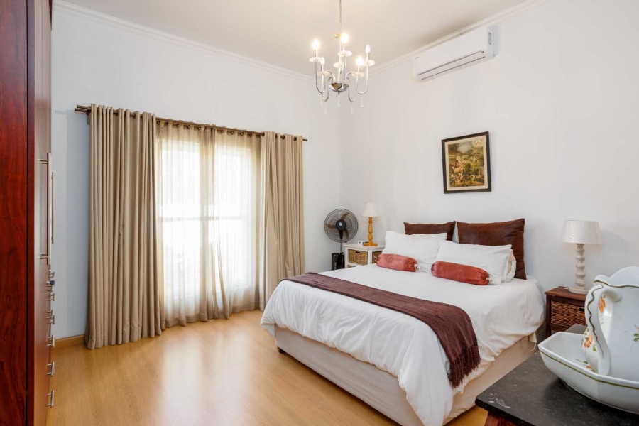 To Let 4 Bedroom Property for Rent in Val De Vie Estate Western Cape